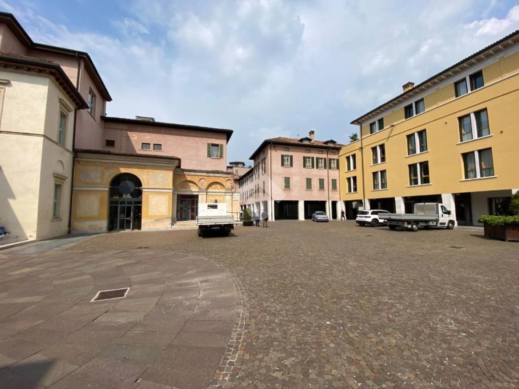 negozio in affitto a Brescia in zona Centro Storico