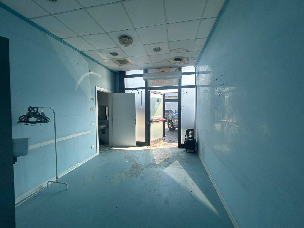 negozio in affitto a Brescia in zona Volta