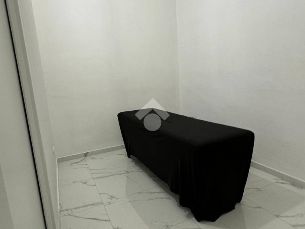 negozio in affitto a Brescia in zona Crocifissa di Rosa