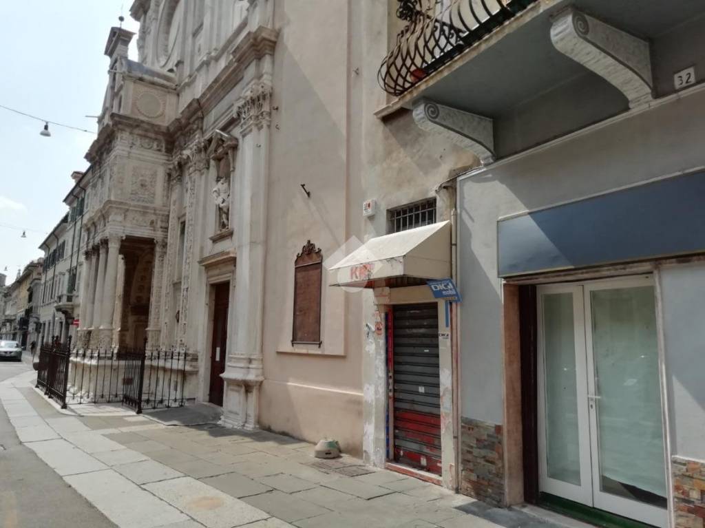 negozio in affitto a Brescia in zona Centro Storico