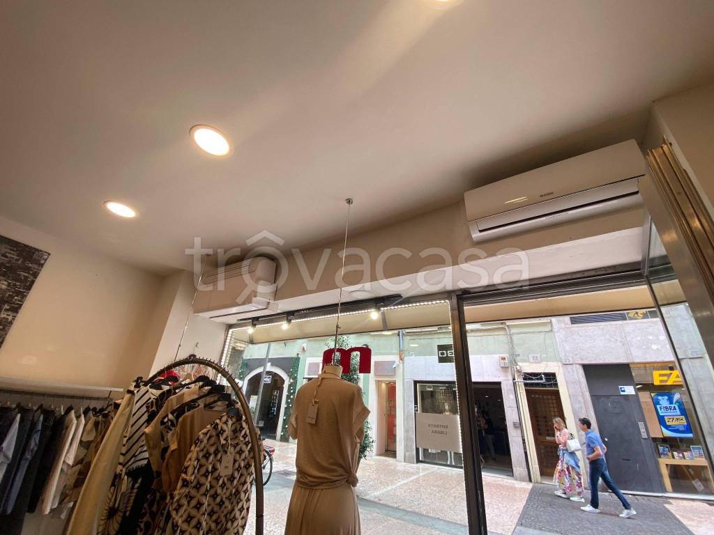 negozio in affitto a Brescia in zona Centro Storico