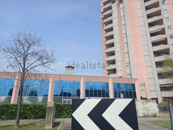locale commerciale in affitto a Brescia