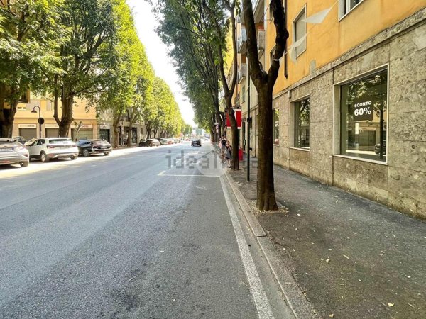 locale commerciale in affitto a Brescia