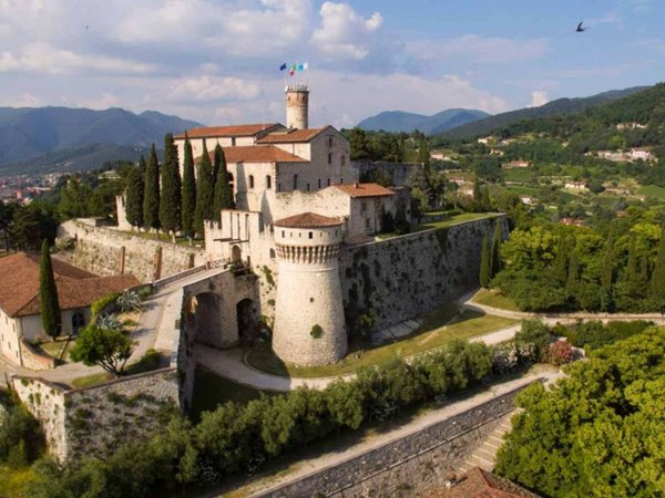 intera palazzina in affitto a Brescia in zona Chiusure