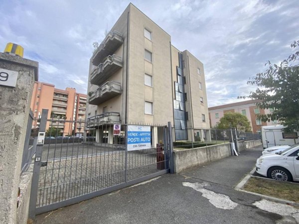 negozio in affitto a Brescia in zona Lamarmora