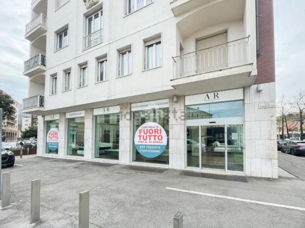 negozio in affitto a Brescia in zona Porta Venezia