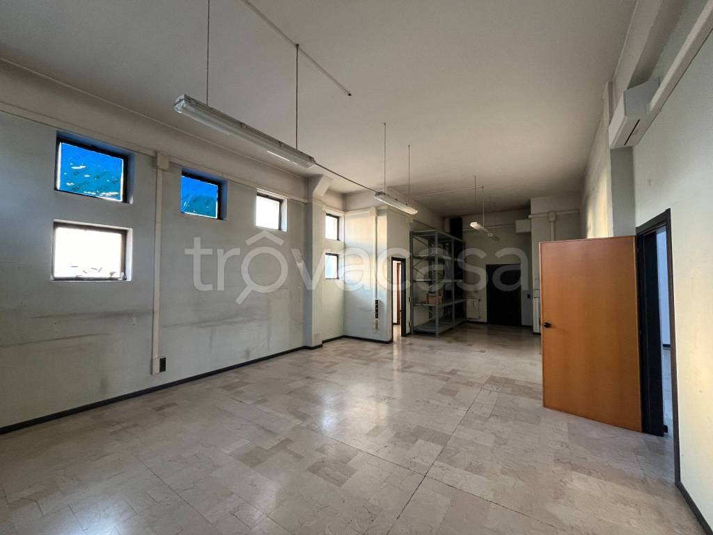 negozio in affitto a Brescia in zona Chiusure