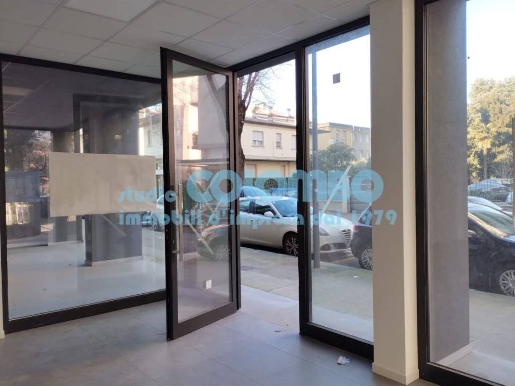 negozio in affitto a Brescia in zona Villaggio Prealpino