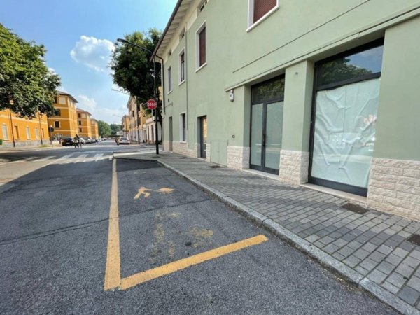 negozio in affitto a Brescia in zona Chiusure