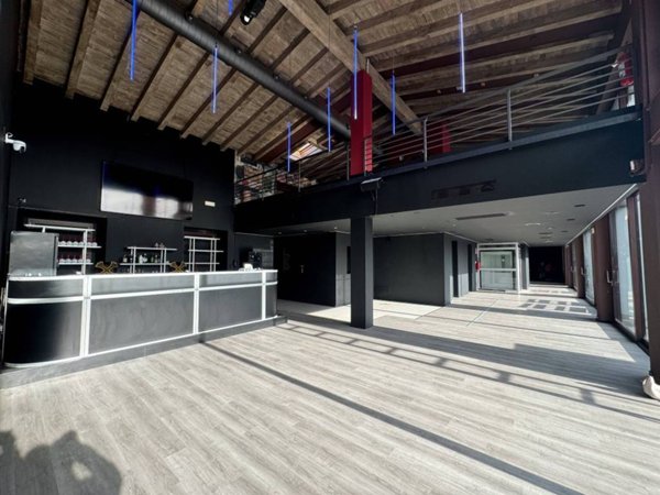 negozio in affitto a Brescia in zona Volta