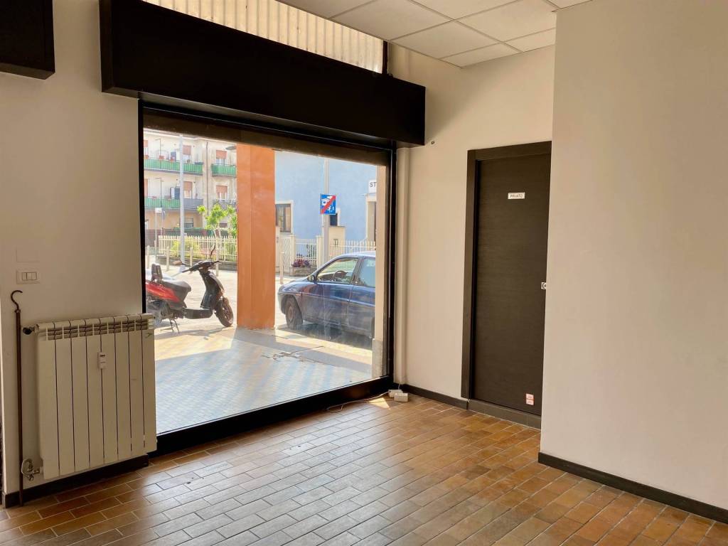 negozio in affitto a Brescia in zona Volta