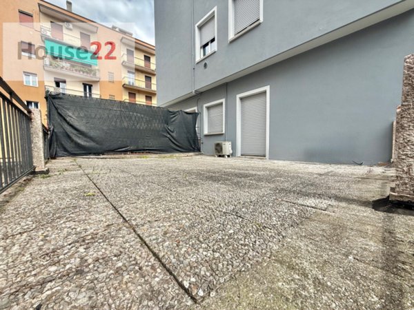 negozio in affitto a Brescia in zona Crocifissa di Rosa