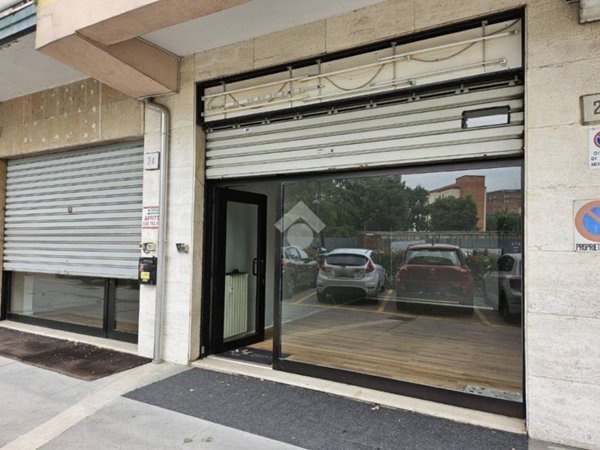 negozio in affitto a Brescia in zona Villaggio Prealpino