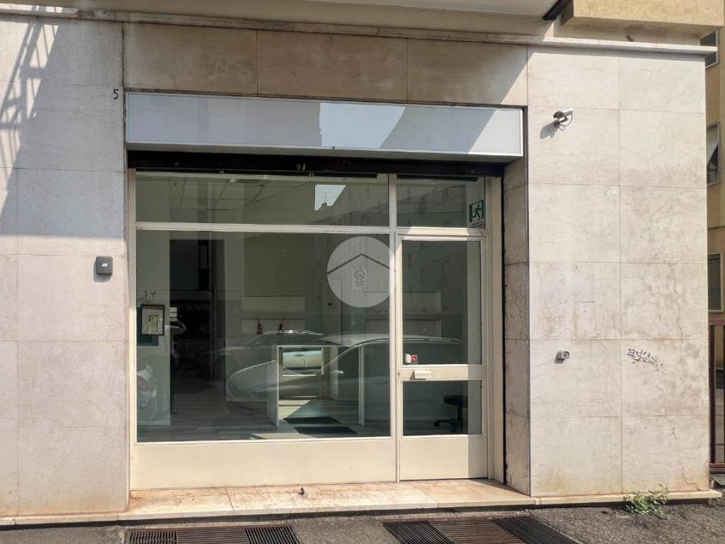 negozio in affitto a Brescia in zona Volta