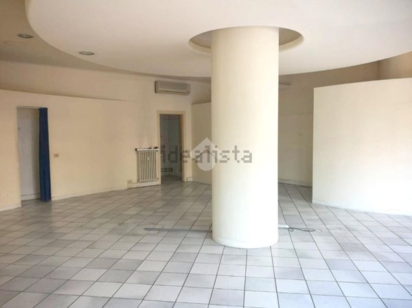 negozio in affitto a Brescia in zona Crocifissa di Rosa