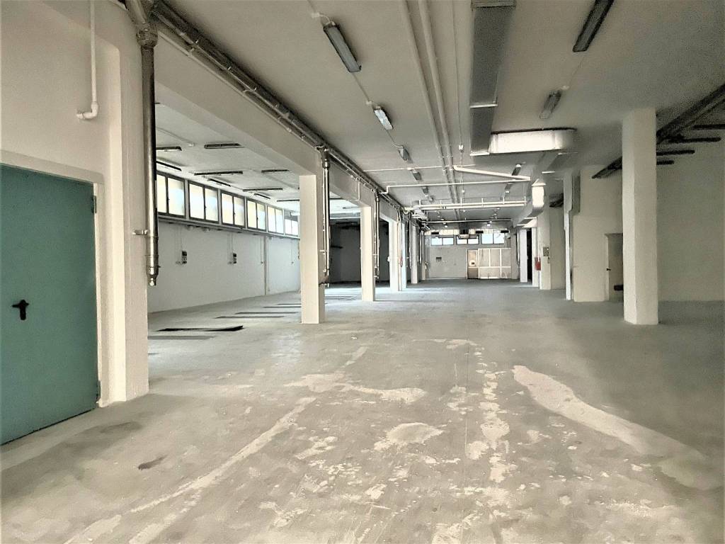 negozio in affitto a Brescia in zona Crocifissa di Rosa