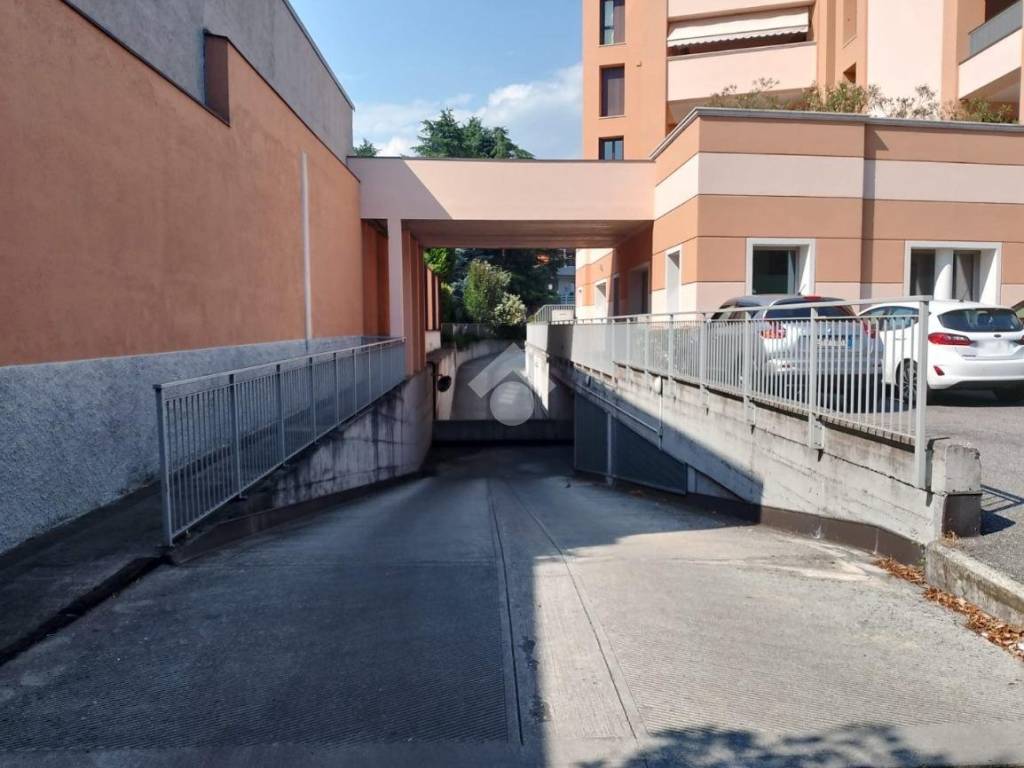 locale commerciale in affitto a Brescia in zona Mompiano