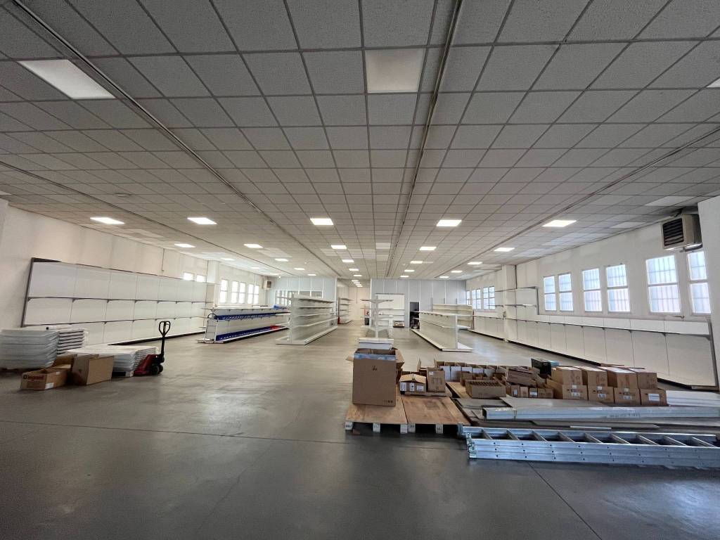 locale commerciale in affitto a Brescia in zona Volta