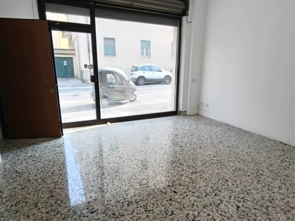 negozio in affitto a Brescia in zona Borgo Trento
