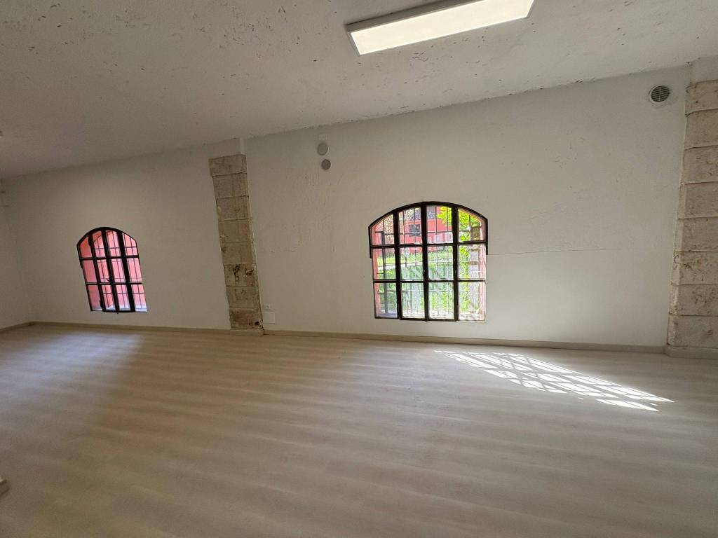 negozio in affitto a Brescia in zona Crocifissa di Rosa