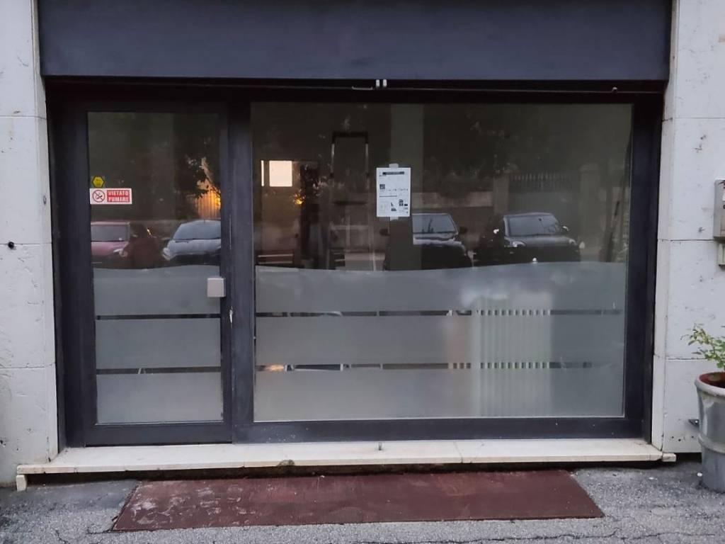 negozio in affitto a Brescia in zona Villaggio Prealpino