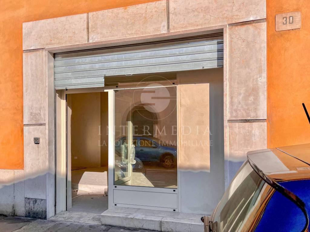 negozio in affitto a Brescia in zona Carmine
