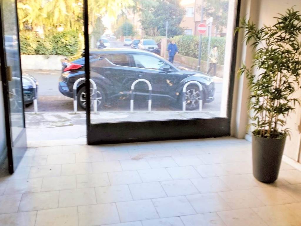 negozio in affitto a Brescia in zona Volta