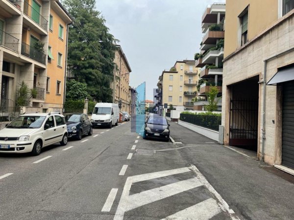 negozio in affitto a Brescia in zona Volta