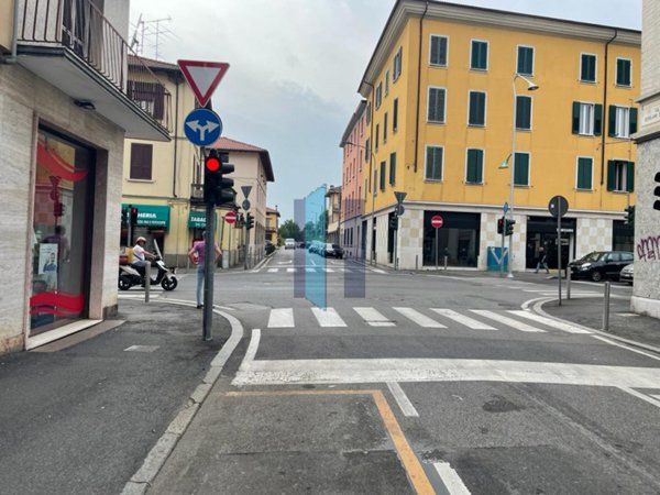 negozio in affitto a Brescia in zona Volta