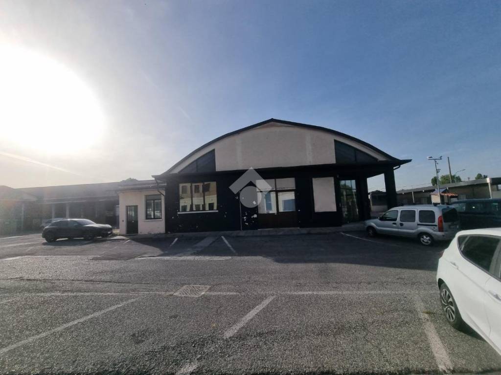 negozio in affitto a Brescia in zona Villaggio Violino