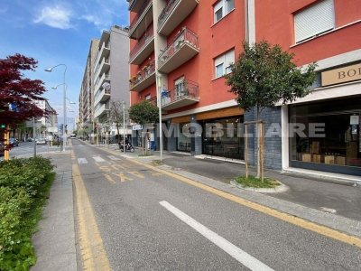 negozio in affitto a Brescia in zona Crocifissa di Rosa