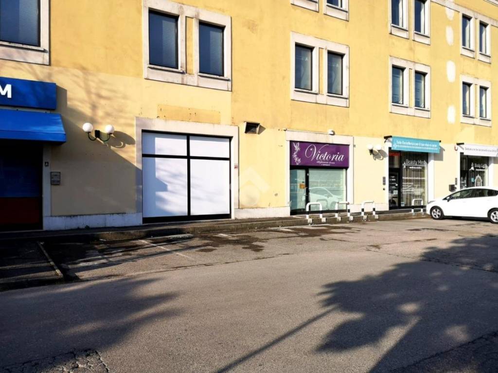 negozio in affitto a Brescia in zona Borgo Trento