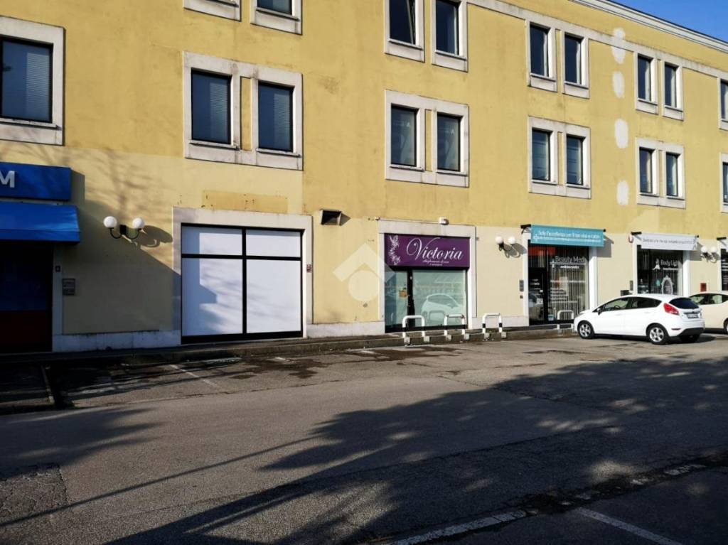 negozio in affitto a Brescia in zona Borgo Trento