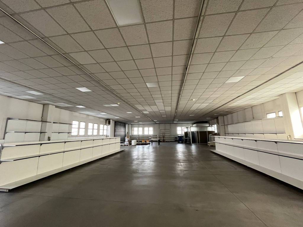 locale commerciale in affitto a Brescia in zona Volta