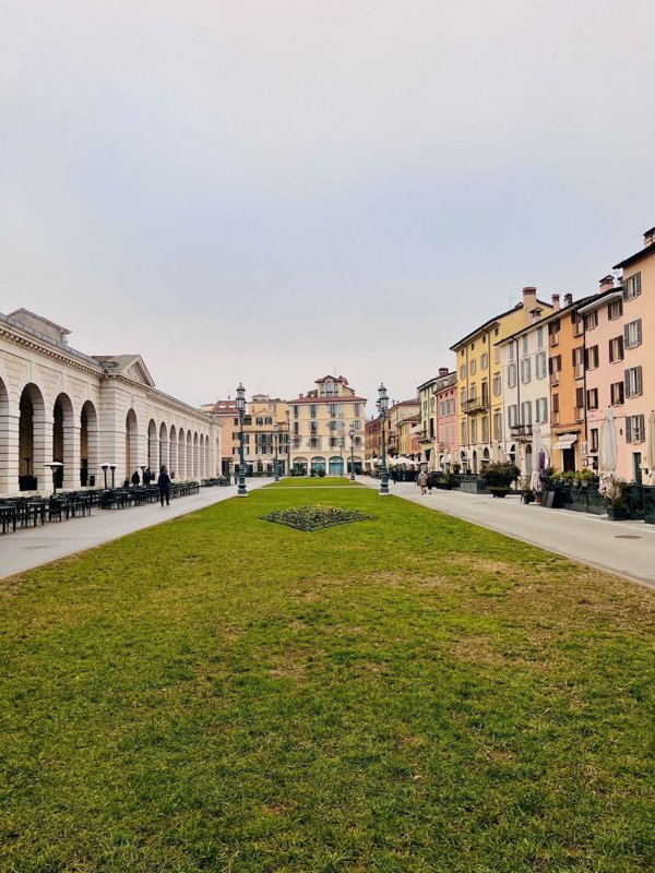 locale commerciale in affitto a Brescia