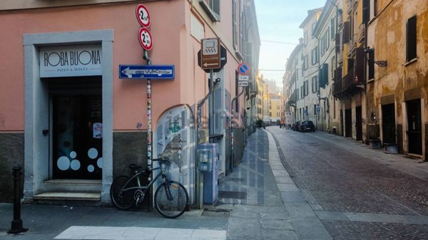 negozio in affitto a Brescia in zona Carmine