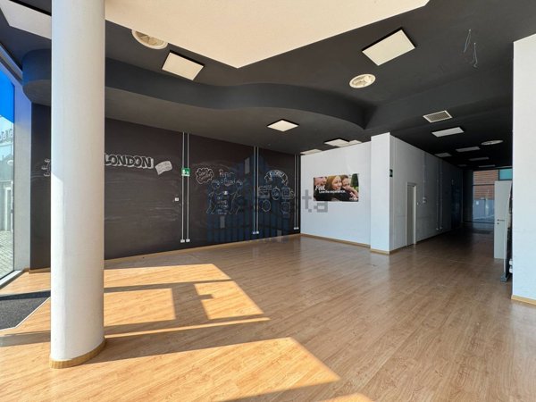 locale commerciale in affitto a Brescia