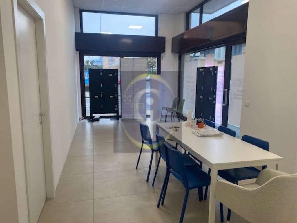 negozio in affitto a Brescia in zona Volta