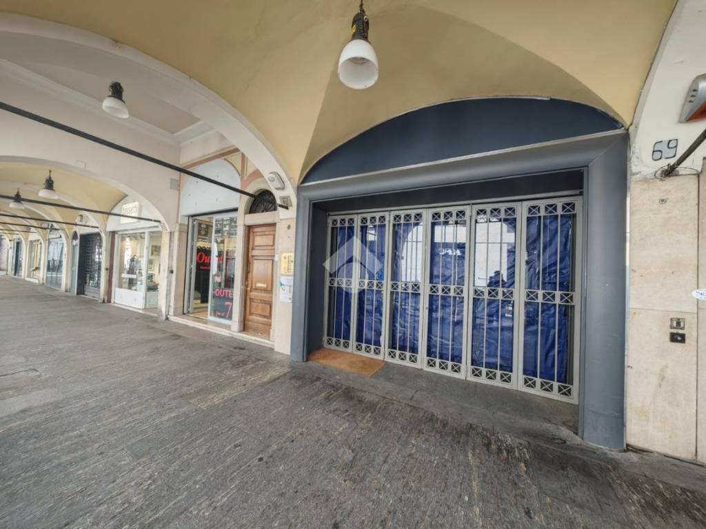 negozio in affitto a Brescia in zona Centro Storico