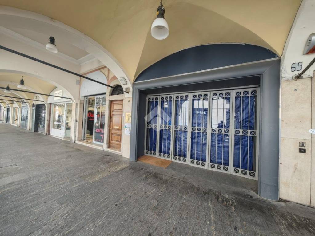 negozio in affitto a Brescia in zona Centro Storico