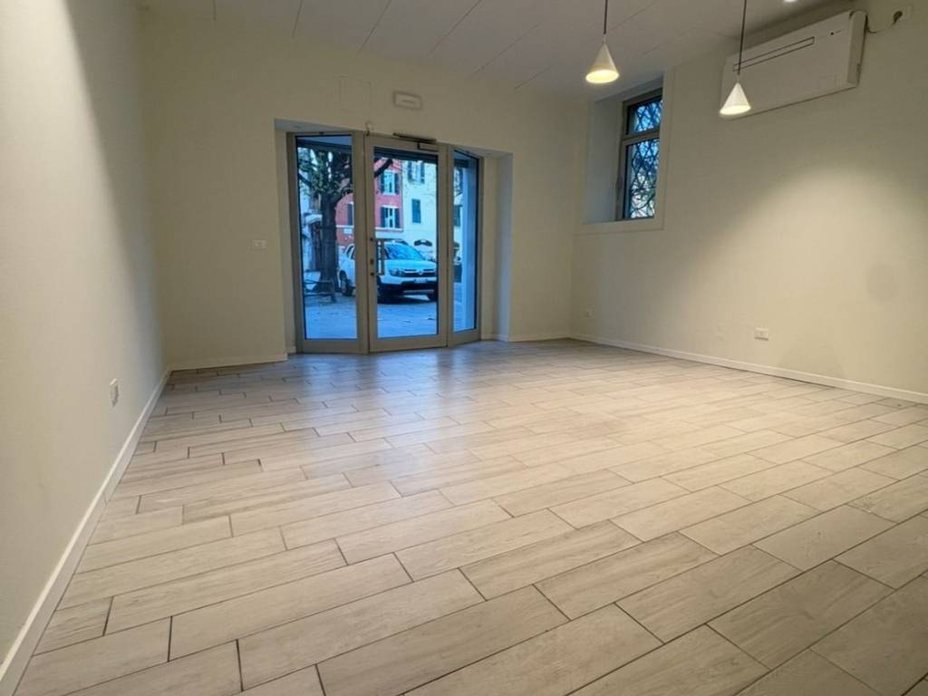 negozio in affitto a Brescia in zona Centro Storico