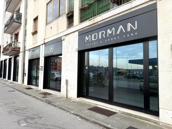 negozio in affitto a Brescia in zona Volta