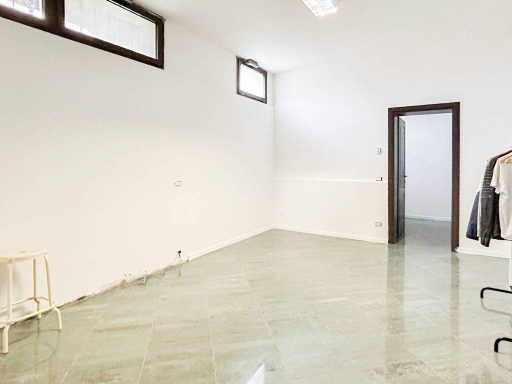locale commerciale in affitto a Brescia in zona Caionvico