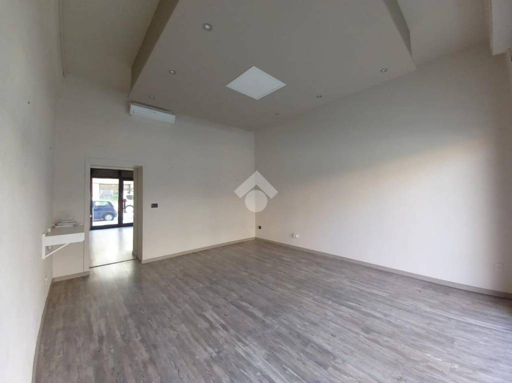 negozio in affitto a Brescia in zona Chiusure