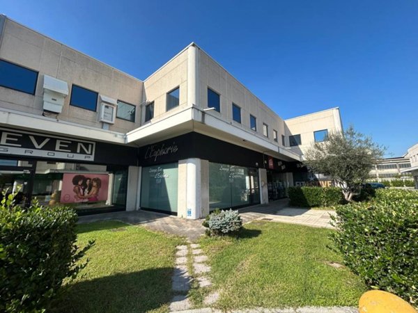 negozio in affitto a Brescia in zona Volta