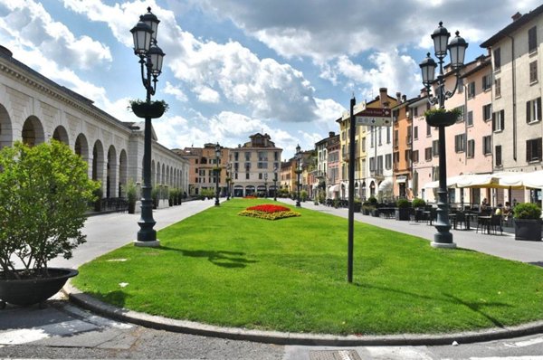negozio in affitto a Brescia in zona Centro Storico