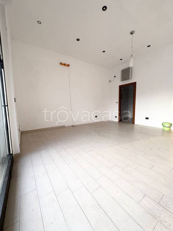 negozio in affitto a Brescia in zona Urago/Mella