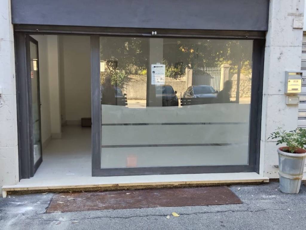 negozio in affitto a Brescia in zona Villaggio Prealpino