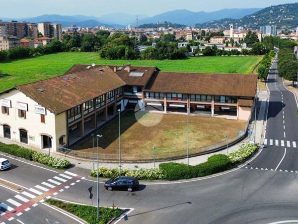 negozio in affitto a Brescia in zona Volta