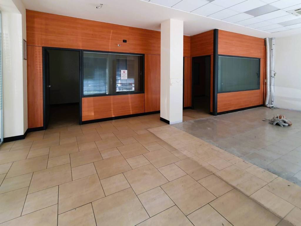 negozio in affitto a Brescia in zona Volta